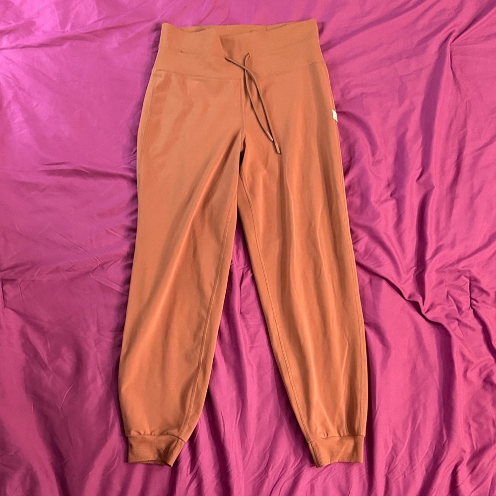 Vuori Jogger Daily Jogger Womens S Stretch High Waisted Drawstring Fig Color